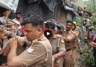 लखनऊ में 150 साल पुराने पेड़ गिरने से 1 की मौत, 4 लोग दबे, घर व गुमटियां ढहे