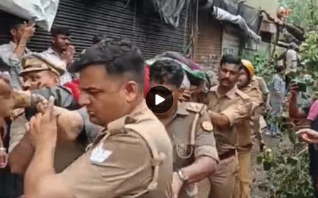 लखनऊ में 150 साल पुराने पेड़ गिरने से 1 की मौत, 4 लोग दबे, घर व गुमटियां ढहे