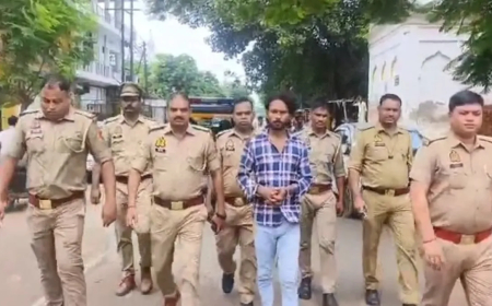 Kanpur News: 10 हजार रुपये मांगने पर अधिवक्ता के घर पथराव, हिस्ट्रीशीटर गिरफ्तार; पुलिस ने निकाला पैदल जुलूस