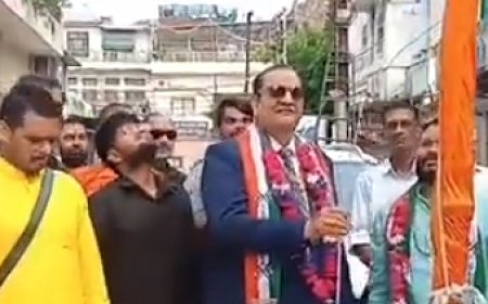 सेठ मुरारी लाल अग्रवाल ने कर्मचारियों के साथ मनाया 80वां स्वतंत्रता दिवस, देशभक्ति गीतों से गूंजा कारखाना परिसर