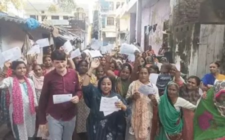 वार्ड-14 में चौथे दिन भी जारी रहा ‘नाली-झाड़ू-कूड़ा’ आंदोलन, महिलाओं ने लगाया ‘सफाई नहीं तो टैक्स नहीं’ का नारा