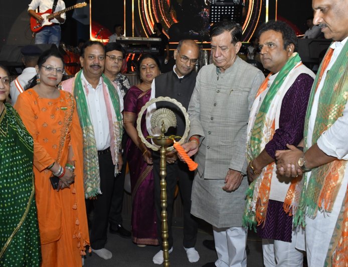 🌹🔴 कानपुर में सजा सुरों का कारवां: ‘एवरग्रीन लेजेंड्स’ में किशोर कुमार, मोहम्मद रफ़ी और मुकेश को संगीतमय श्रद्धांजलि 🇮🇳