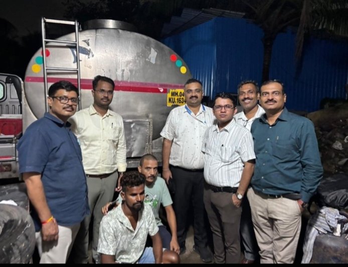 FDA द्वारा नवी मुंबई, महापे,MIDC में एक बड़े दूध मिलावट रैकेट का पर्दाफाश,दूध के टैंकरों में स्किम्ड मिल्क पाउडर और ठंडा पानी मिलाते हुए पकड़ा।