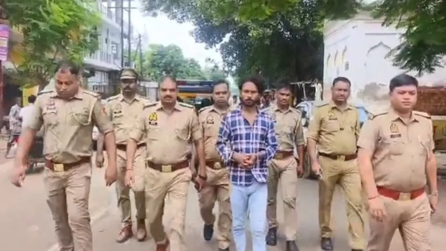Kanpur News: 10 हजार रुपये मांगने पर अधिवक्ता के घर पथराव, हिस्ट्रीशीटर गिरफ्तार; पुलिस ने निकाला पैदल जुलूस