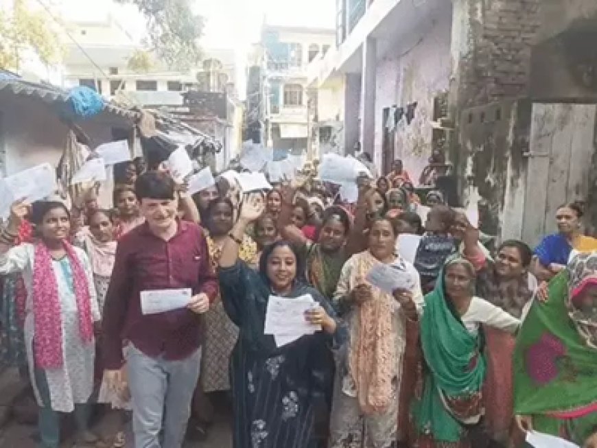 वार्ड-14 में चौथे दिन भी जारी रहा ‘नाली-झाड़ू-कूड़ा’ आंदोलन, महिलाओं ने लगाया ‘सफाई नहीं तो टैक्स नहीं’ का नारा