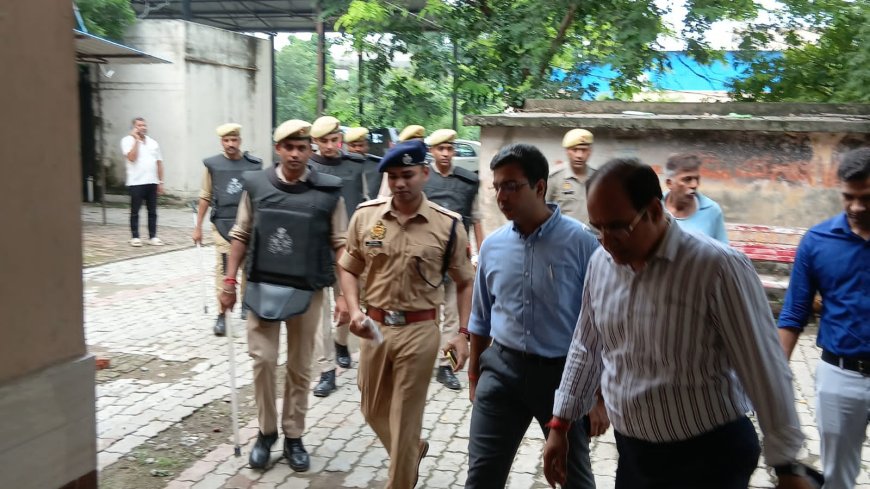 कानपुर आरटीओ में पुलिस-प्रशासन की बड़ी छापेमारी, 22 संदिग्ध दलाल हिरासत में