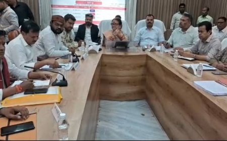 कानपुर नगर निगम कार्यकारिणी की बैठक में हंगामा, वकीलों को बैठाने पर नगर आयुक्त नाराज; 15 मिनट में बैठक खत्म