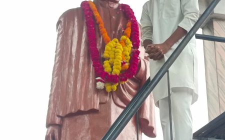 कानपुर: सरदार पटेल की 151वीं जयंती पर NSUI ने किया माल्यार्पण, कार्तिकेय सिंह बोले- सरदार कांग्रेस के थे, कांग्रेस के हैं