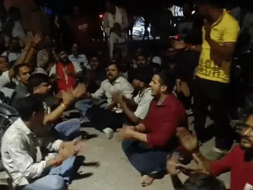 कानपुर में प्रतिबंधित मांस के शक में दो युवकों को पकड़ा, जूही थाने में हंगामा; गेट पर पढ़ी हनुमान चालीसा