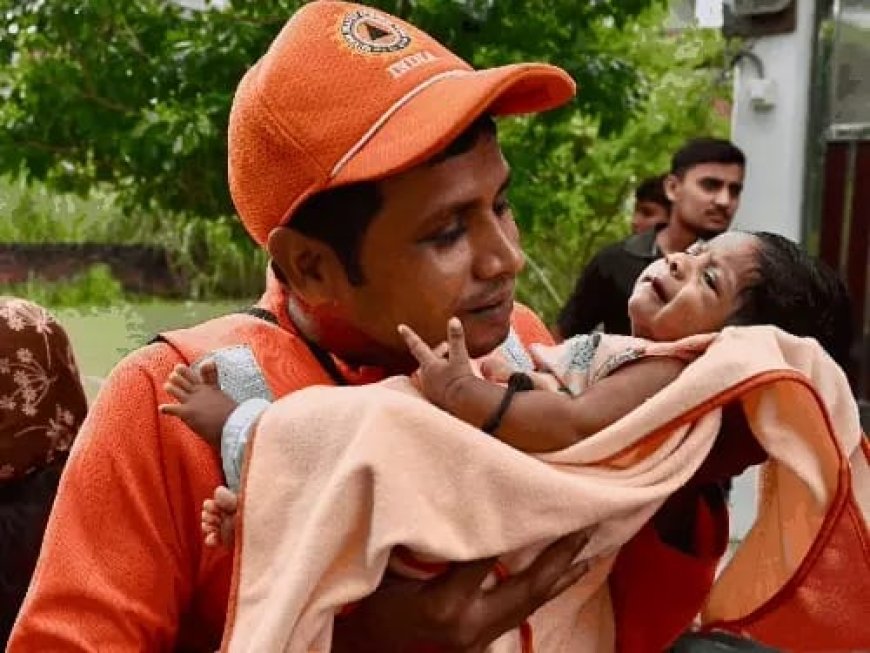पांडु नदी के उफान में NDRF का ‘अपनों’ जैसा साथ, मासूम को गोद में लेकर दुलारा; बुजुर्गों को दिया कंधों का सहारा
