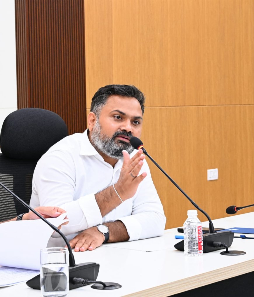 छात्रवृत्ति के पात्र विद्यार्थियों को समय से मिले लाभ, सत्यापन में तेजी लाएं संस्थान: जिलाधिकारी महेंद्र सिंह तंवर