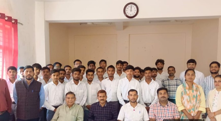 सीएसए के कृषि महाविद्यालय लखीमपुर खीरी में नवप्रवेशित विद्यार्थियों के दीक्षारंभ कार्यक्रम का शुभारंभ